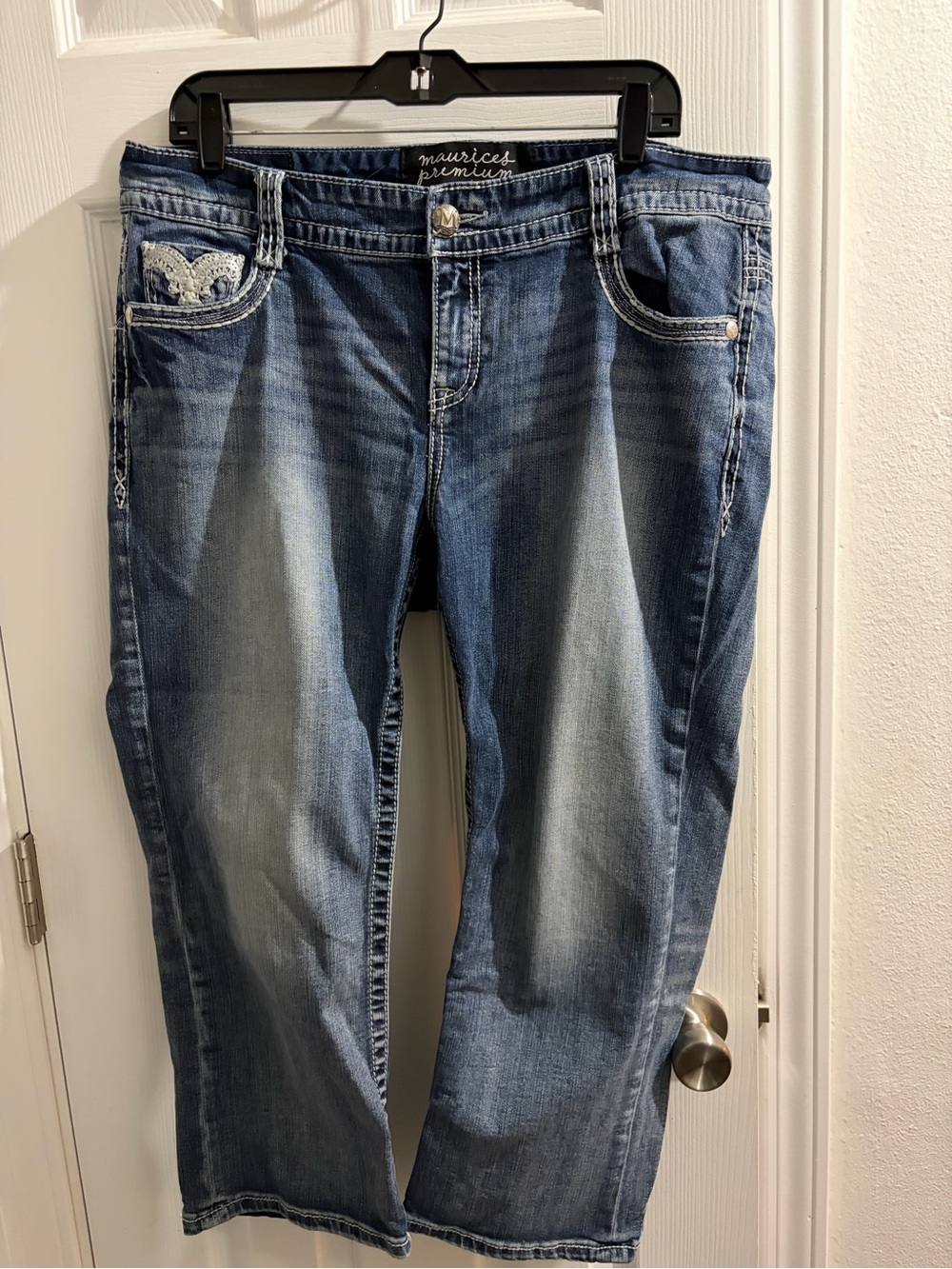 Maurices Women's Medium Blue Capris with Embroidered Pocket